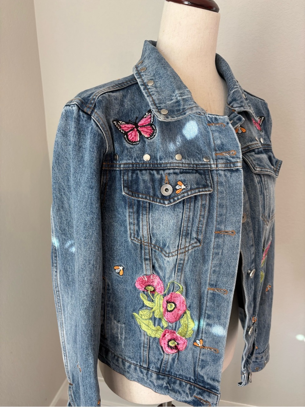 Festival Denim Jean Jacket Full Embroidered Flower Bees Studs Medium - Picture 13 of 15